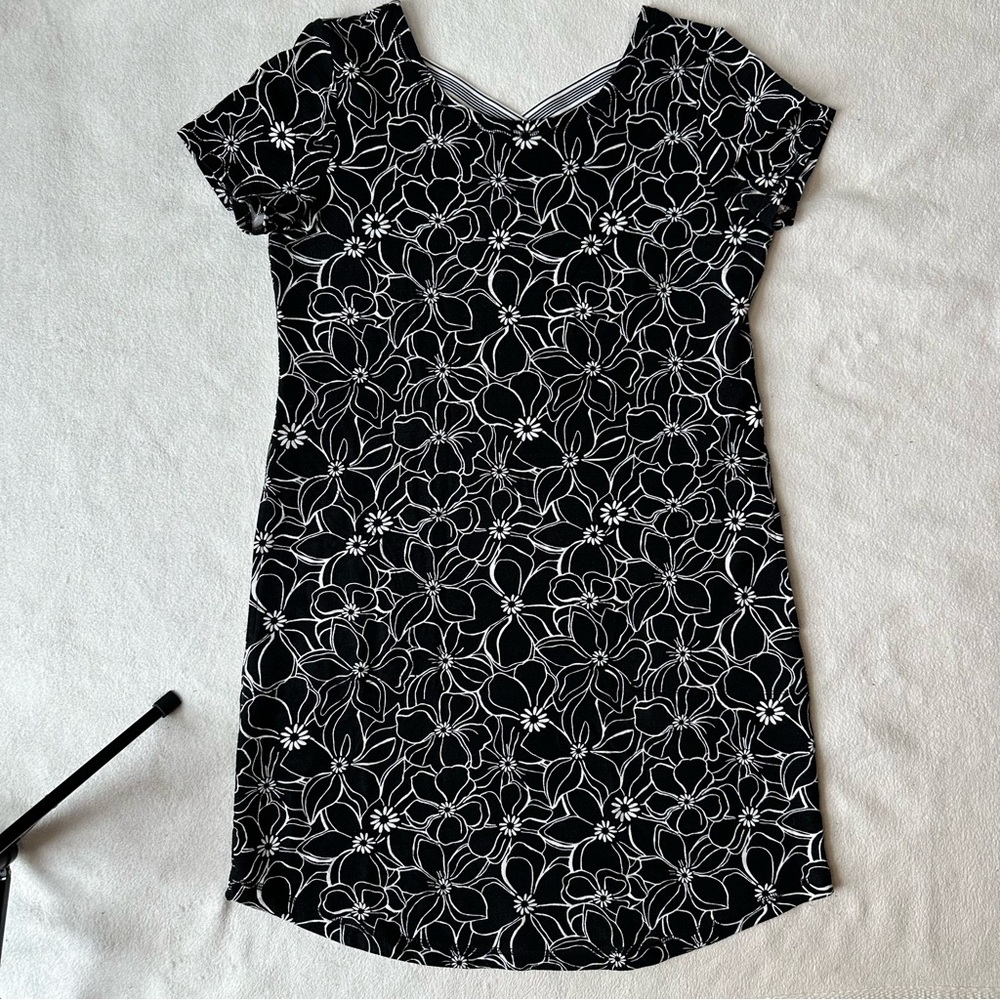 T by Talbot’s Women’s UPF 50 Black White Floral Cross Back Cozy Shift Dress, Med - Picture 12 of 16